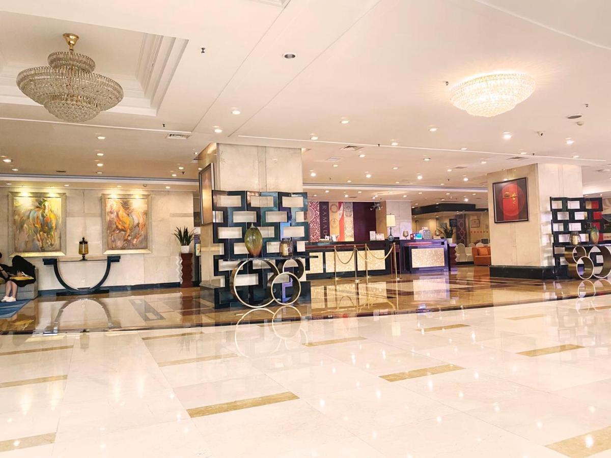 Ramada Plaza Guiyang Hotel Гуейян Екстериор снимка