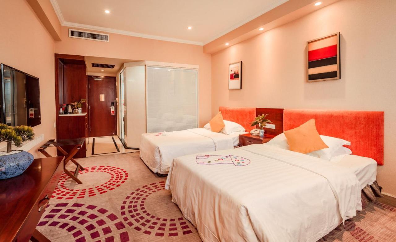 Ramada Plaza Guiyang Hotel Гуейян Екстериор снимка