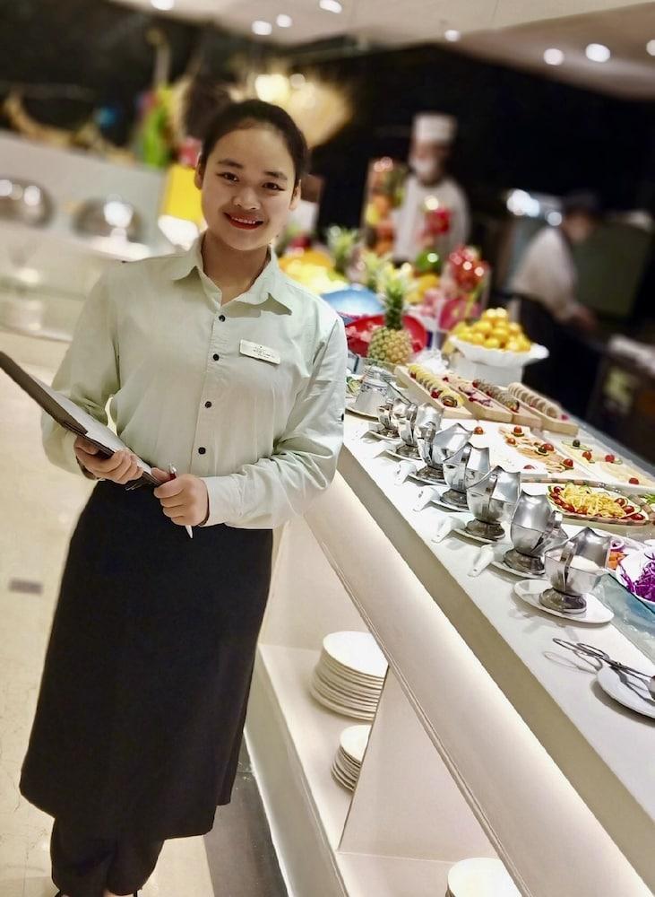 Ramada Plaza Guiyang Hotel Гуейян Екстериор снимка
