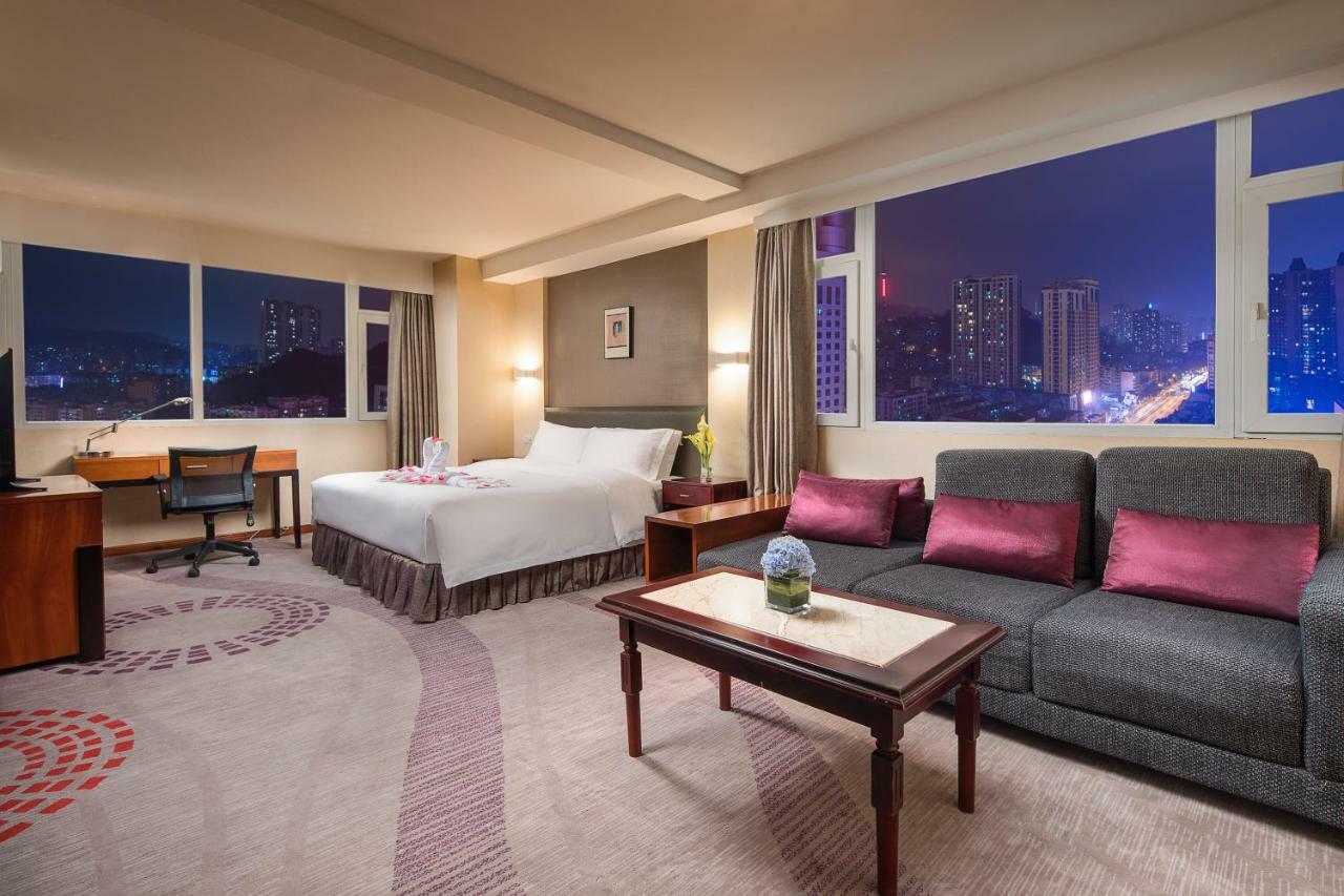 Ramada Plaza Guiyang Hotel Гуейян Екстериор снимка