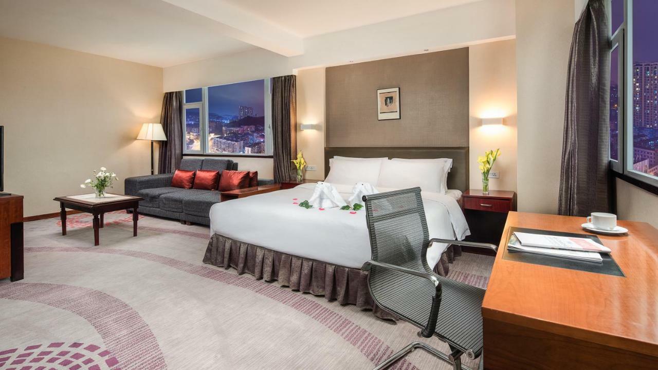 Ramada Plaza Guiyang Hotel Гуейян Екстериор снимка