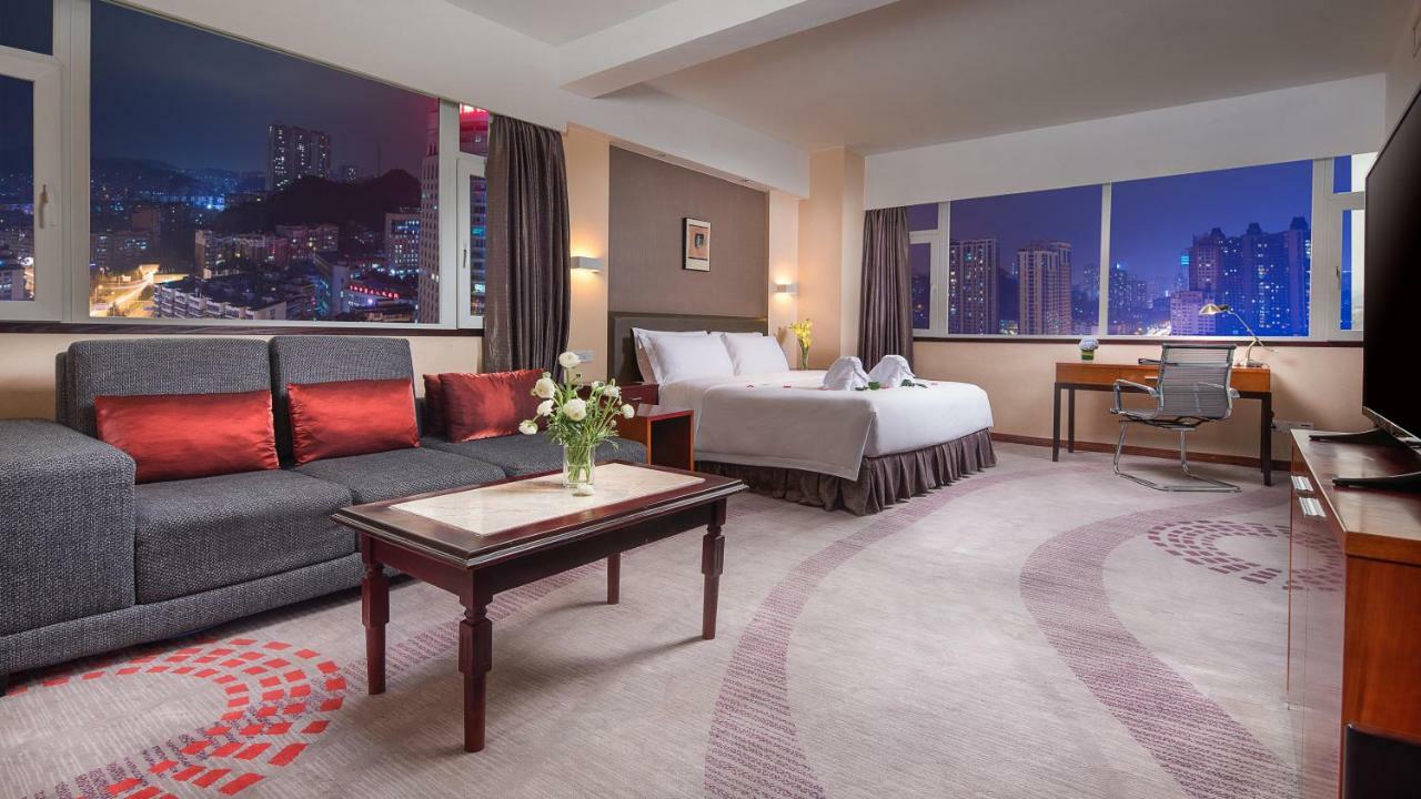 Ramada Plaza Guiyang Hotel Гуейян Екстериор снимка